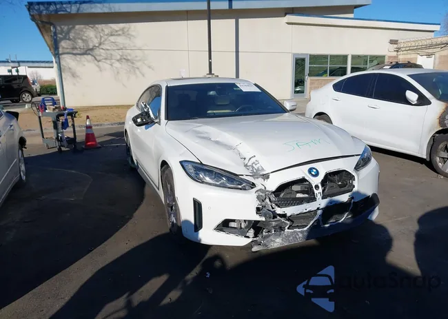 WBY73AW0XPFR44350: 44104615