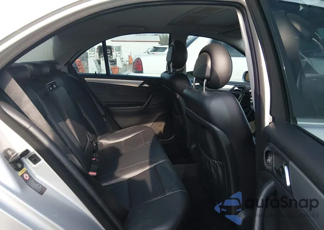 WDBRF40J35F665323: 44104677