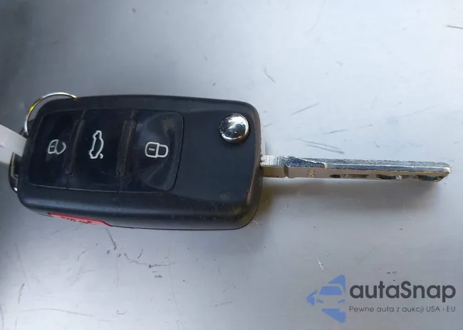 1VWDT7A37HC080155: 44104716