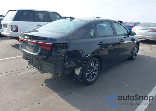 3KPF24AD8PE554398: 44104754