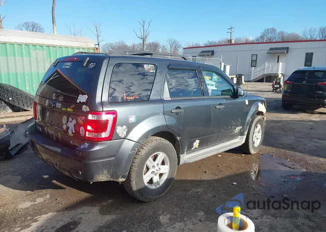 1FMCU59H88KD64279: 44105131