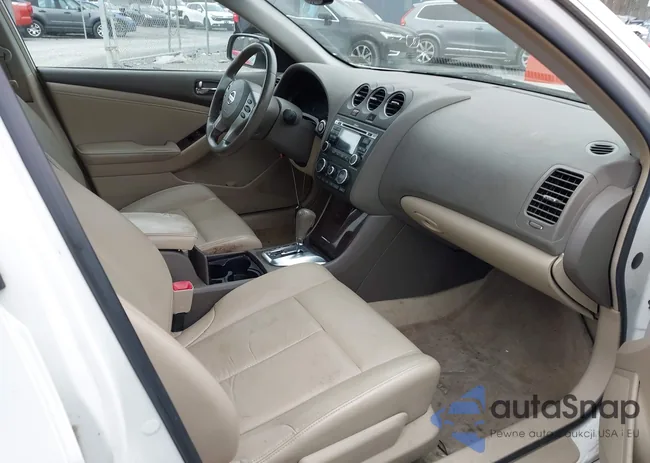 1N4AL2AP6AN499576: 44104310