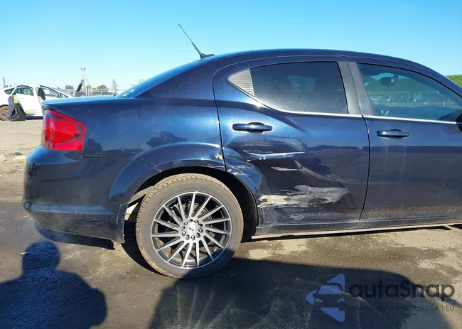 1B3BD2FG3BN526160: 44104378