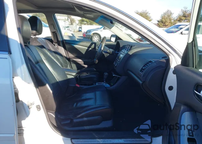 1N4AL2AP8CC179402: 44105246