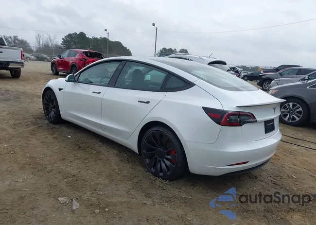 5YJ3E1EC1PF583679: 44105444