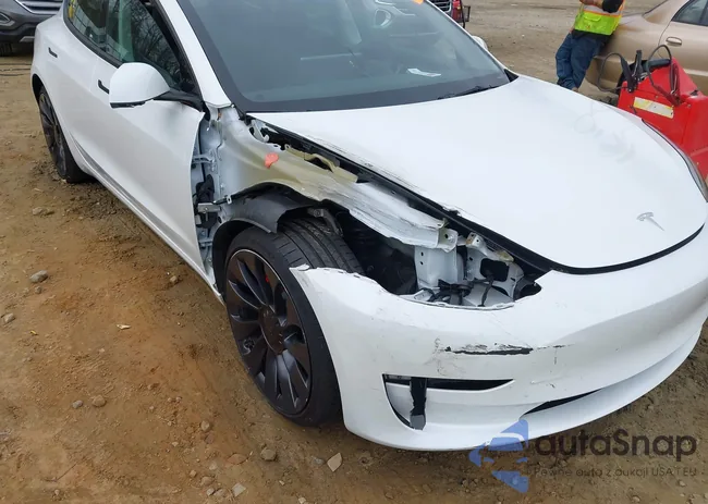 5YJ3E1EC1PF583679: 44105444