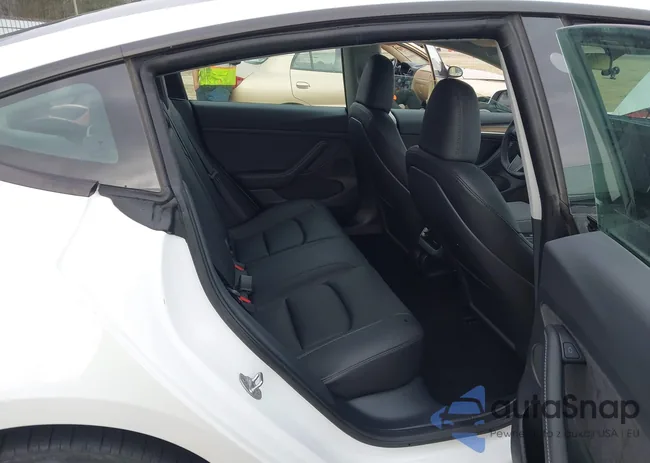 5YJ3E1EC1PF583679: 44105444