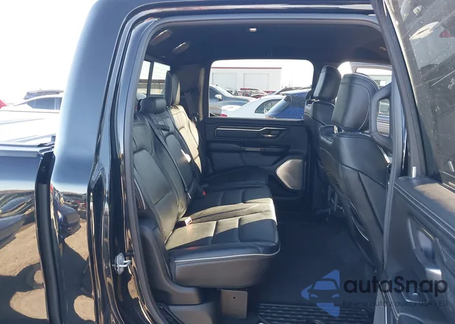 1C6SRFHT8KN911884: 44106675