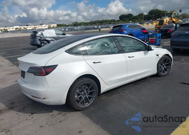 5YJ3E1EA1NF242181: 44106784