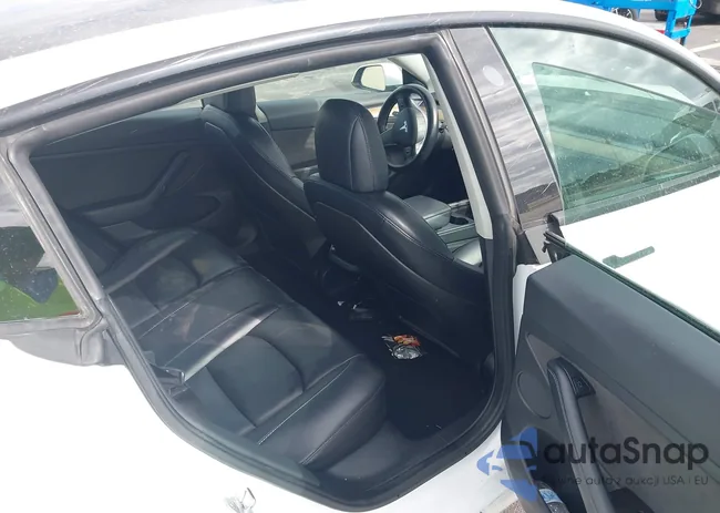 5YJ3E1EA1NF242181: 44106784