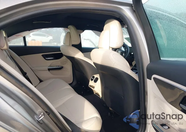 W1KAF4GBXNR058031: 44106902