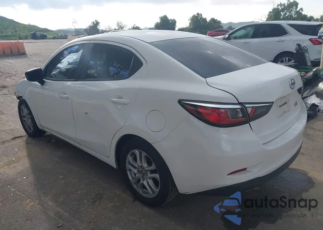 3MYDLBZV0GY124516: 44107565