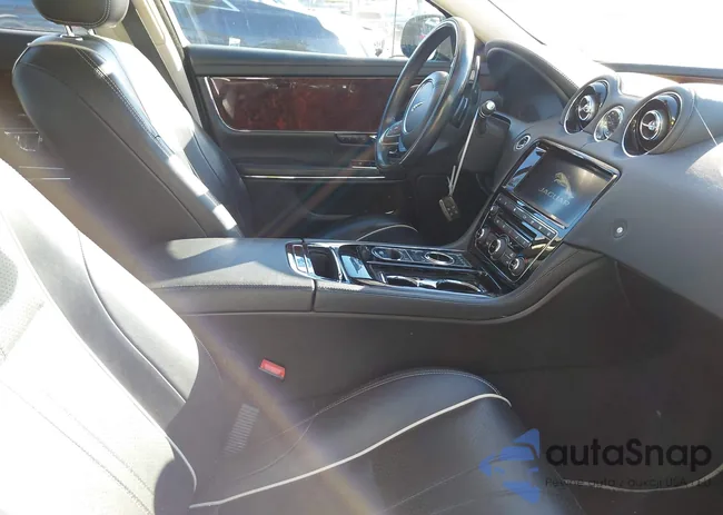 SAJWA1C70J8W13973: 44108575