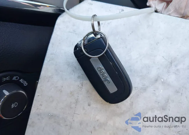 3C4NJDCB2NT165811: 44108604