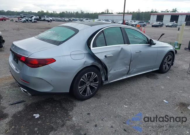 W1KLF4HB0RA046661: 44108782