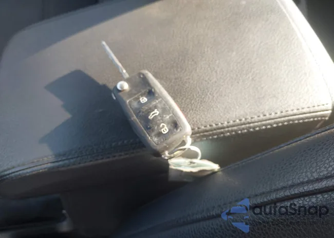 1VWDT7A37HC045423: 44108886