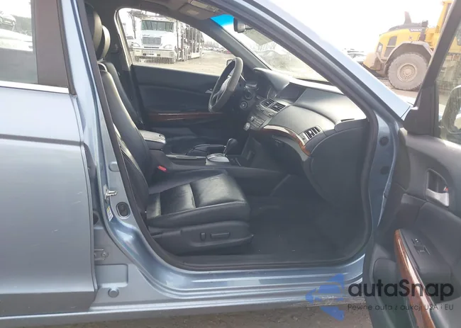 1HGCP2F80CA083804: 44109592