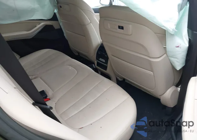 5UXCR6C09M9E49892: 44109613