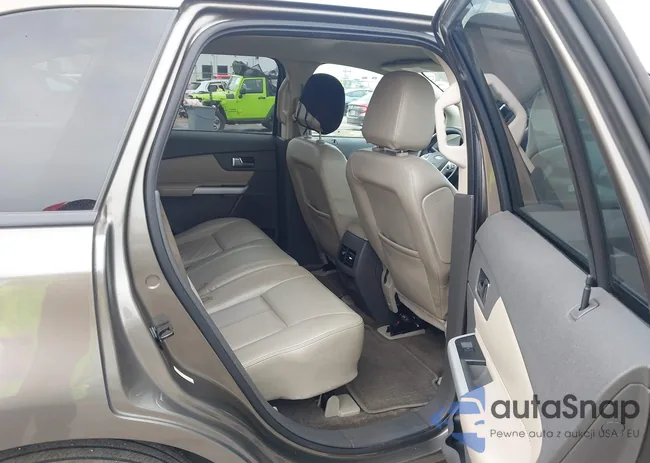 2FMDK3JC5EBB51911: 44109764