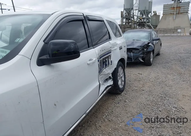 1C4SDJFT9PC638020: 44109398