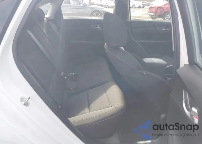 3KPF24AD0ME268105: 44109404