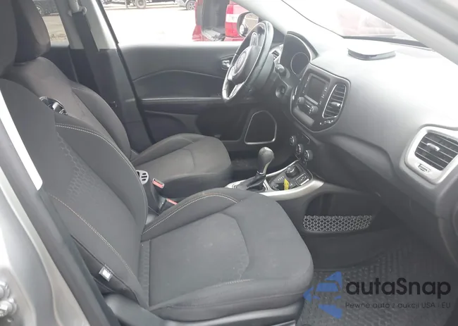 3C4NJDAB9JT284050: 44109487