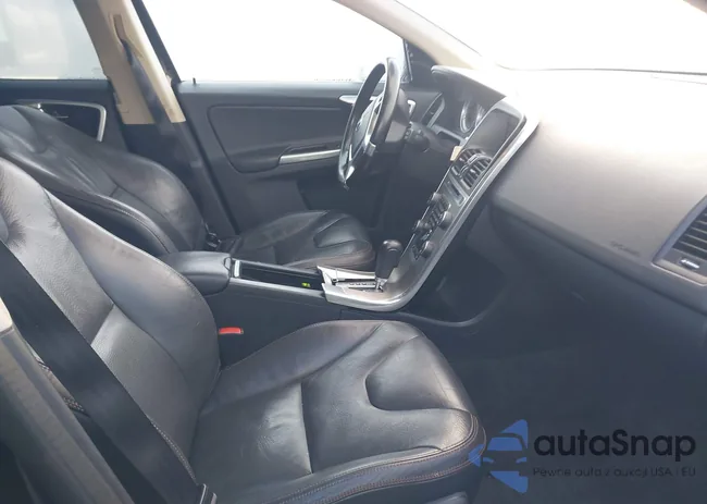 YV4902DZ2C2296382: 44110531