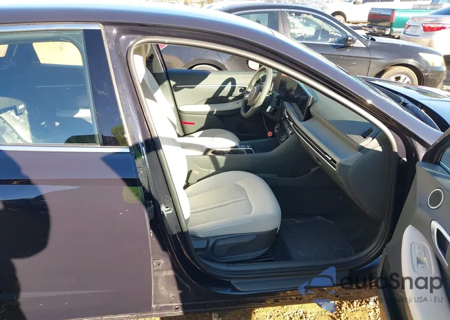 KMHL64JA3RA397720: 44110682