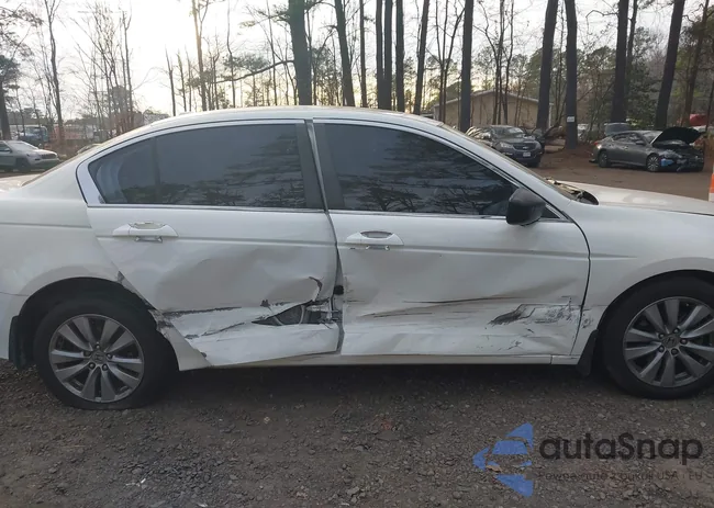 1HGCP2F8XBA084506: 44111025