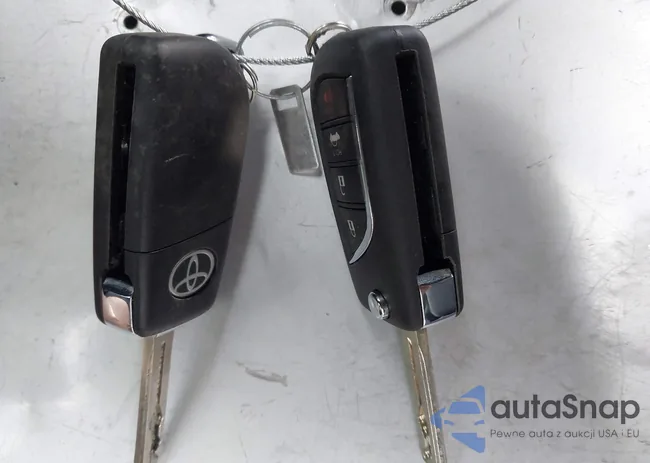 JTDBCMFE5S3069813: 44111560