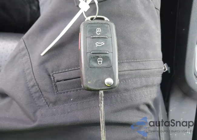 3VWDB7AJ4HM225765: 44111744