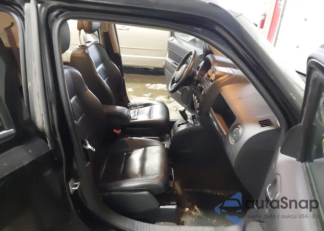 1C4NJRFB0HD181847: 44111786