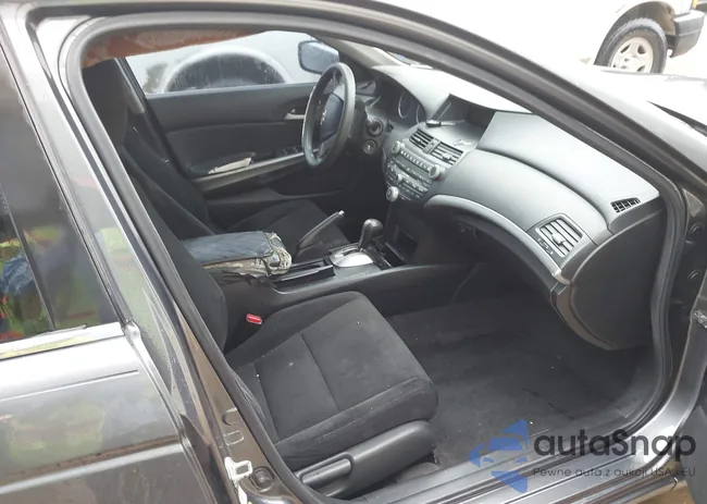 1HGCP26749A106162: 44111205