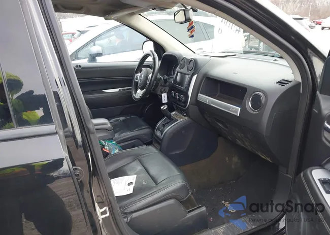 1C4NJCEAXGD802810: 44111263