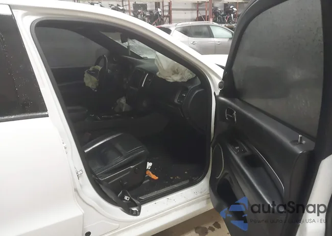 1C4SDJCT3KC738742: 44111339