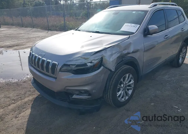 1C4PJLCB0KD143777: 44111352