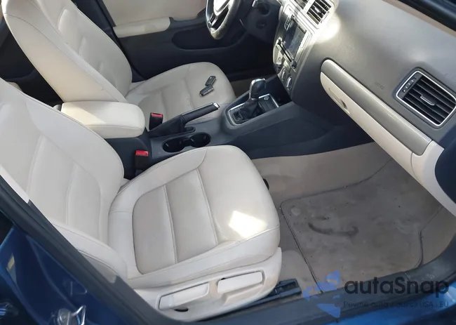 3VWD67AJ8GM231894: 44111395