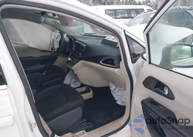 2C4RC1CGXNR15977: 44112640