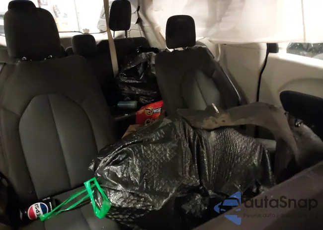 2C4RC1DG5HR676229: 44113642