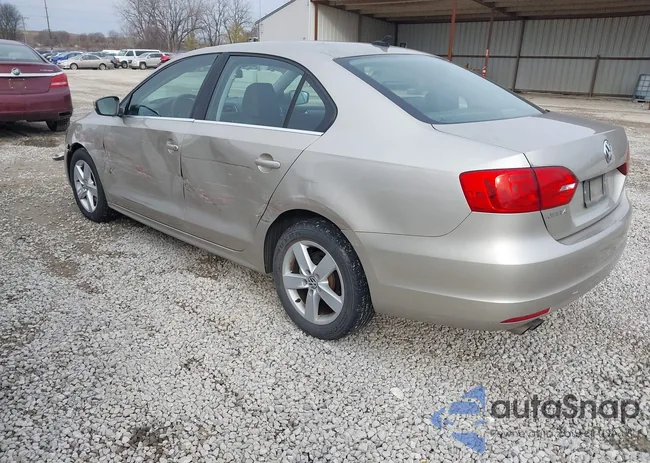 3VWLL7AJ2DM203573: 44113732