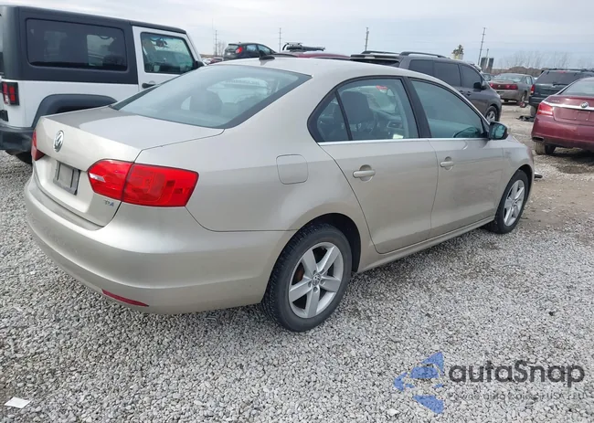 3VWLL7AJ2DM203573: 44113732