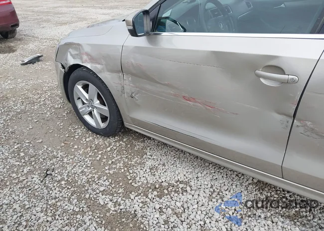 3VWLL7AJ2DM203573: 44113732