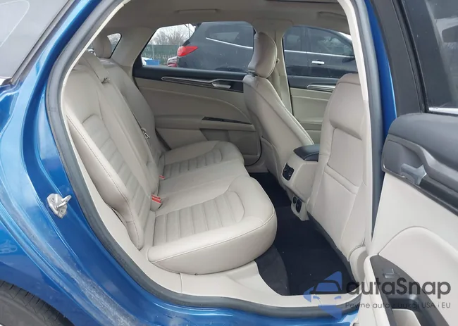 3FA6P0LU0HR208935: 44113748