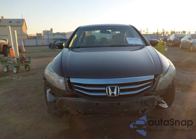 1HGCP2F40BA042326: 44114005