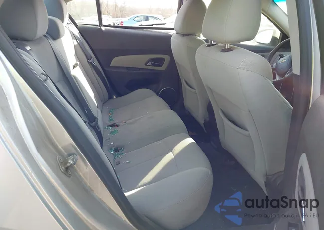 1G1PE5S93B7261733: 44113375