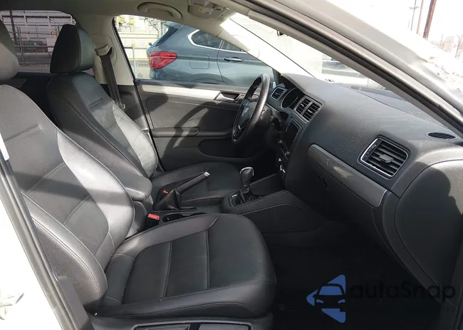 3VWDB7AJ7JM231811: 44113448