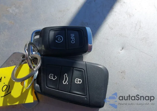 3VVDX7B29NM056822: 44114591