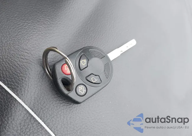 1FADP3F28HL303762: 44114786