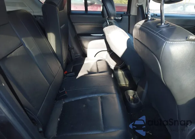 1C4NJDCB5ED788913: 44115518