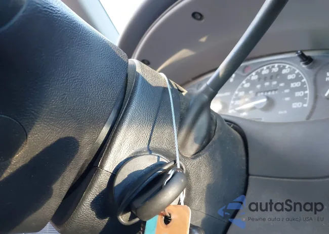 1FTYR44U82PA04577: 44115770